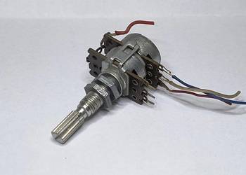 Potencjometr 2x47kB z odczepem oś 32mm Unitra TELPOD _Radmor