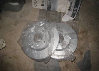 Tarcze tarcza hamulcowa przednia przód Volvo s40 v40 nowe breck