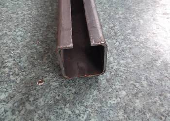 Ceownik zimnogięty półzamknięty- prowadnica 50x50x17,5x3 do bram przesuwnyc