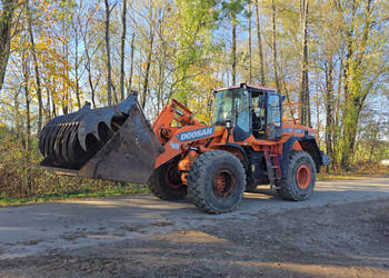 Ładowarka kołowa DOOSAN DL300-3 (5237 mth / 2013 r. / 18.6 t) + łyżko-krok…