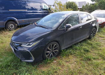 Syndyk sprzeda Toyota Corolla 1,6 Executive