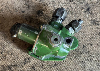 John Deere 6010 6110 6210 6506 6600 Obudowa zaworu elektromagnetycznego L1…