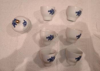 Filiżanki i cukiernica porcelanowe