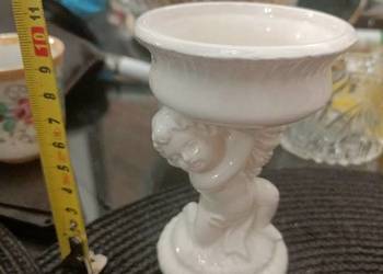 Różne stare porcelanowe przedmioty