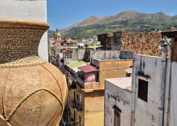 Na sprzedaż – część kamienicy Carini Sycylia