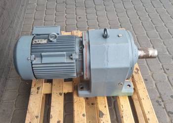 Silnik z przekładnia 206obr 7,5kW