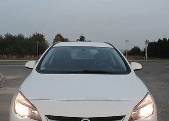 Sprzedam Opel Astra 2016 rok niski przebieg 99600km
