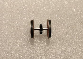 Zestaw kołowy 1.498 z zębatką i gumkami BR 66 Piko H0