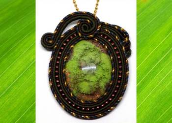 WISIOREK OLIWKOWY Z ŻYWICĄ - SUTASZ WISIOREK OLIWKOWY Z ŻYWICĄ - SUTASZ