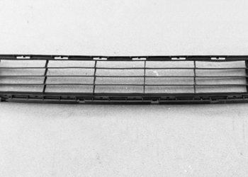 TOYOTA AVENSIS T27 2015 KRATKA W ZDERZAK PRZÓD