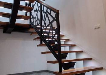 Schody na konstrukcji stalowej,  barierki wewnętrze I zewnętrzne