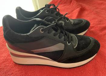 Sneakersy damskie Geox zamszowe na platformie rozm 38