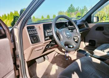 Ford Sierra Ghia Automat, jasne brązowe wnętrze.