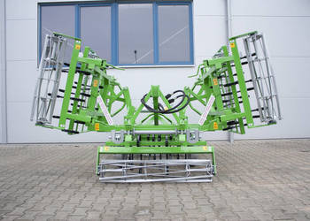 Agregat uprawowy składany hydraulicznie