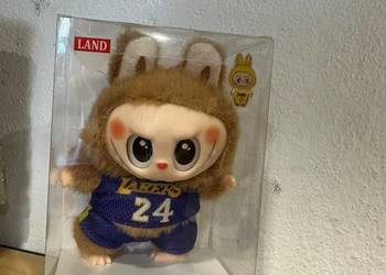 Brelok Labubu Lakers #24 – Pluszowa Zawieszka Kolekcjonerska