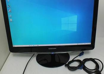 Monitor Samsung SyncMaster 24 1920x1080 z kablami