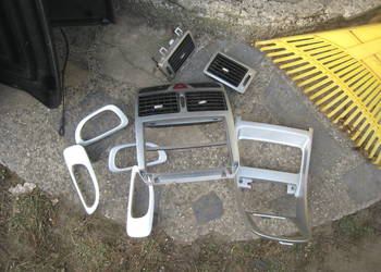 Zestaw dekorów srebrnych stalowych Peugeot 307 01- ramka konsoli kratki