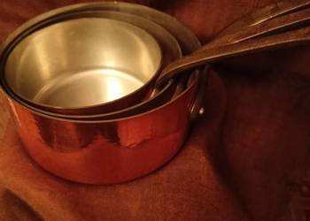 Trzy rondle patelnie do potraw mosiądz