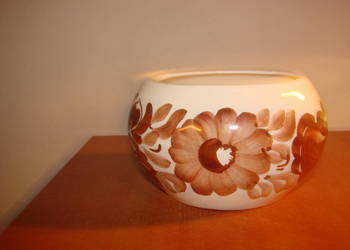 fajansowy pojemnik fajansowy pojemnik