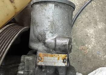 Pompa wspomagania w124 2.3 benz