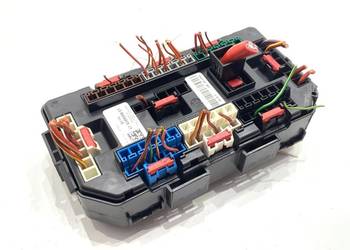 SKRZYNKA BEZPIECZNIKÓW BMW F30 9389068 Sedan/Limuzyna 11-18 2.0 245KM