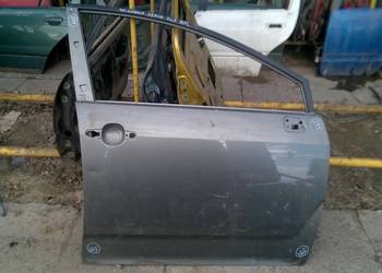 TOYOTA COROLLA VERSO 2004  2005 2007 LIFT DRZWI PRAWE