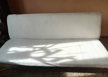 Łóżko z pojemnikiem na pościel