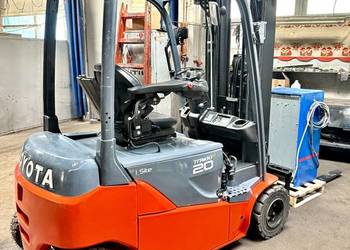 Wynajem - Elektryczny wysokiego składu 5.5 m Wózek widłowy Toyota UDT DTR