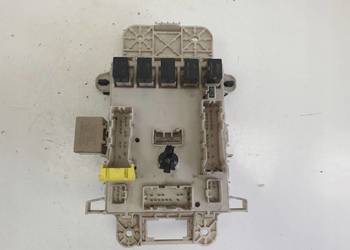 Toyota RAV4 II 2.0 d4d SKRZYNKA BEZPIECZNIKÓW