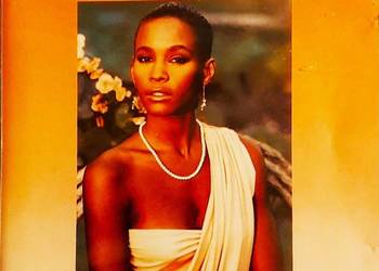 Sprzedam Wspaniały Album CD Whitney Houston Cd Nowa !