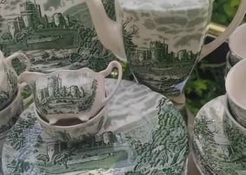 0LD ENGLAND*CASTLE STORY* JOHNSON BROTHERS* GREEN *IRONSTONE 
IRONSTONE
STA