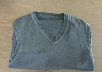 Czarny sweter bezrękawnik