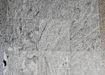 Płytki granitowe VISCONT WHITE 30,5x30,5x1 cm polerowane