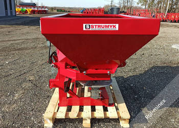 Malowany proszkowo TYTAN Rozsiewacz do nawozów Strumyk 600kg