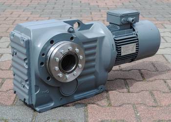 Motoreduktor kątowy 1.1kw. 5,3obr./min. z hamulcem. Firmy SEW.