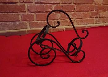 Stojak na wino metaloplastyka