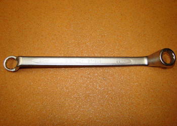 Klucz oczkowo-oczkowy M 20x22 odgięty STANLEY  Ref. 1-87-808