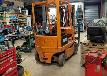 Wuzek widłowy toyota elektryczny