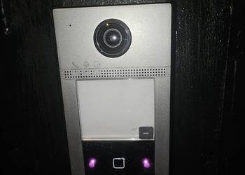 surface panel bramowy HIKVISION z karta master i brelokami