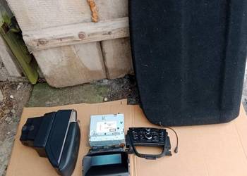 Radio, Podłokietnik, Tylna półka