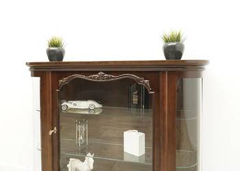 Zabytkowa witryna w stylu chippendale z lat 40-tych. Po renowacji.