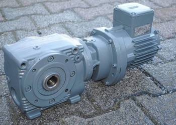 Motoreduktor kątowy 0,12kw. 0,53obr./min. Firmy Flender CAZ21-Z10-M1B4U