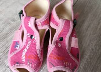 kapcie buty dziewczęce różowe rozmiar 19 długość wkładki 11-11,5 cm