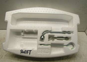 STYROPIAN WKŁAD BAGAŻNIKA KLUCZ HAK HOL SUZUKI SWIFT VI MK8 75481-52R0