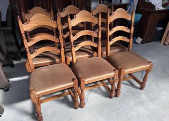 Masywne ciężkie dębowe krzesła