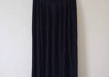 Czarna długa plisowana spódnica