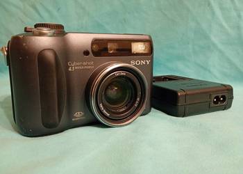 Sony DSC-S85. Historia fotografii cyfrowej na wyciągnięcie ręki.