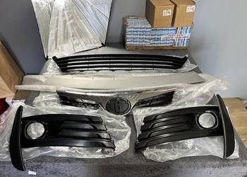 Toyota Corolla 2017-2019 grill atrapa kratki zderzaka komplet NOWY