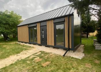 Nowoczesny Dom Modułowy 8 × 3 m | Całoroczny | Pod Klucz | Producent