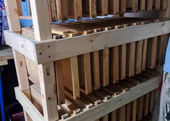 Susz Pszczeli oraz regal i skrzynia